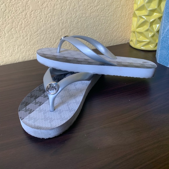 Michael Kors - Picture 3 of 6